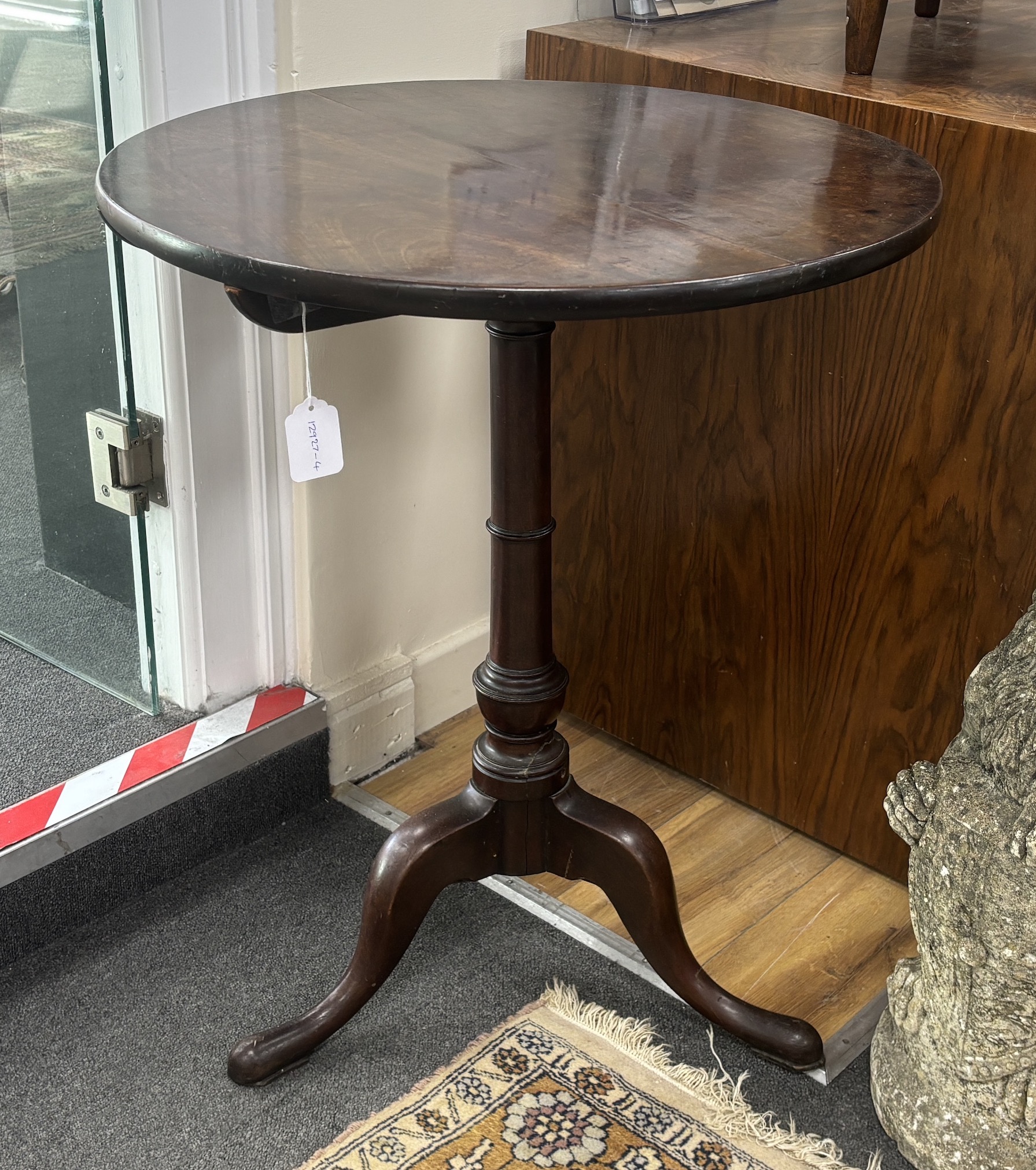 A George III circular mahogany tripod tea table, diameter 60cm, height 72cm